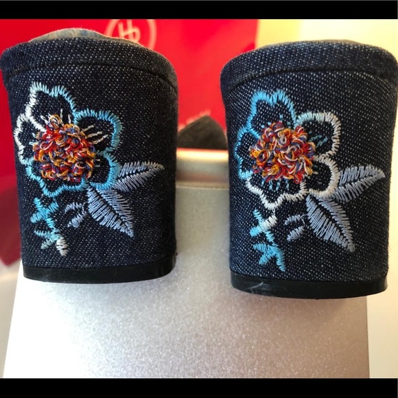Beautiful embroidery denim mule - Picture 5 of 5